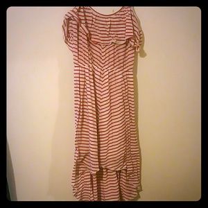 Cover the knee dress With red and white